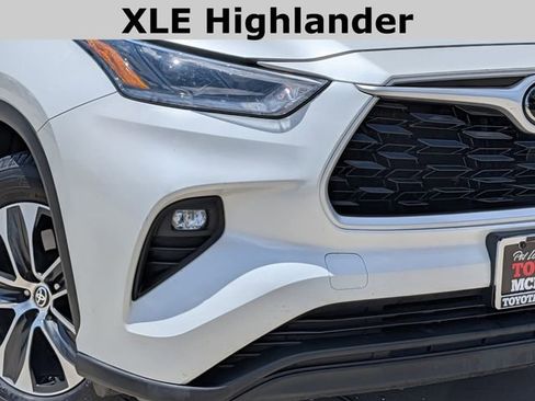 Used 2021 Toyota Highlander XLE AWD/4WD image 3