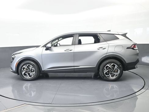 Used 2024 Kia Sportage LX AWD/4WD image 3