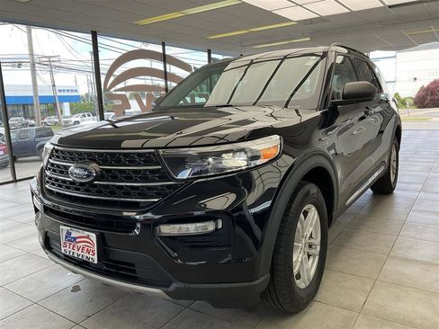 Used 2022 Ford Explorer XLT w/ Equipment Group 202A AWD/4WD image 3