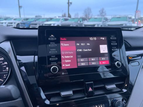 Used 2023 Toyota Camry SE w/ Cold Weather Package image 16