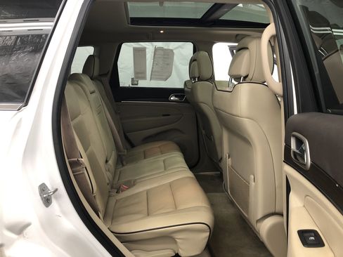 Used 2017 Jeep Grand Cherokee Overland w/ Jeep Active Safety Group image 10