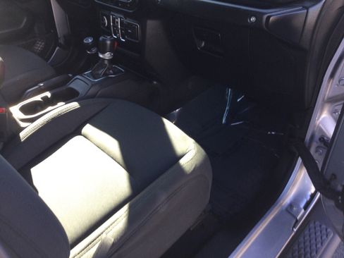 Used 2020 Jeep Gladiator Sport w/ Quick Order Package 24S image 18