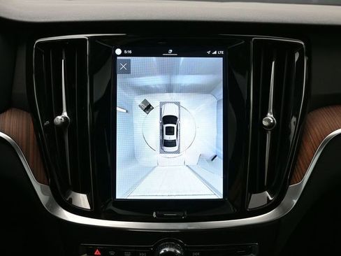 Used 2025 Volvo S60 B5 Plus image 20