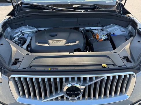 Used 2025 Volvo XC90 T8 Plus w/ Protection Package Premier AWD/4WD image 43
