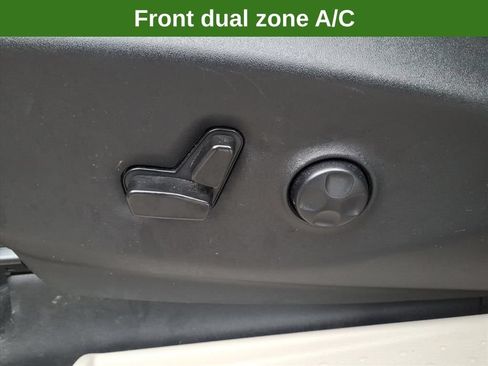 Used 2023 Chrysler Pacifica Touring-L FWD image 25