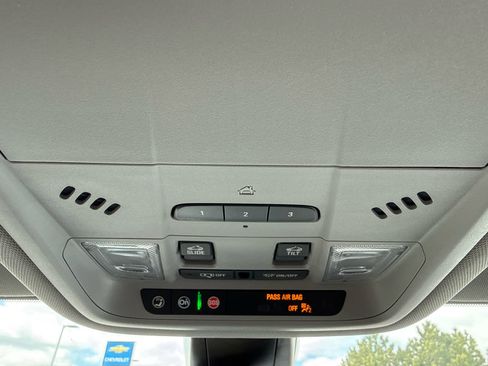 Used 2023 GMC Acadia SLT w/ Technology Package image 13