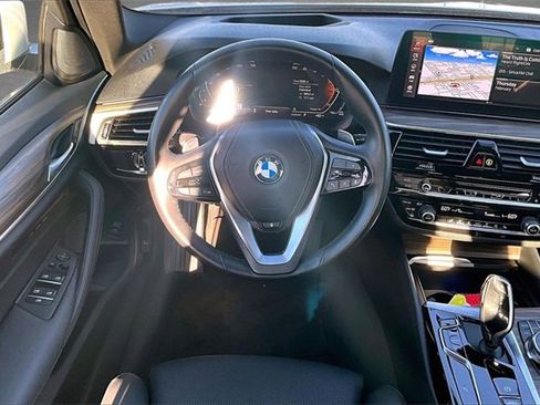 Used 2023 BMW 540i w/ Premium Package image 3
