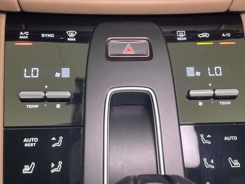 Certified 2023 Porsche Macan AWD/4WD image 32