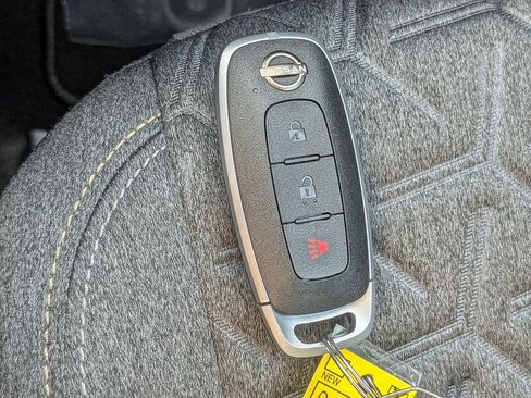 Used 2025 Nissan Kicks SV FWD image 33