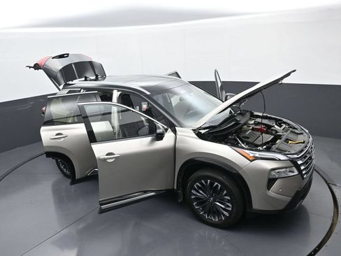 Used 2025 Nissan Rogue Platinum w/ Tech Package AWD/4WD image 37