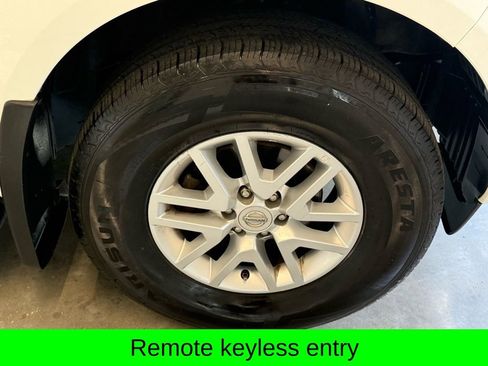 Used 2019 Nissan Frontier SV image 3