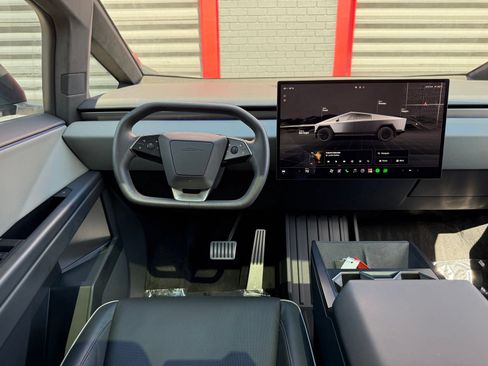 Used 2025 Tesla Cybertruck AWD Crew Cab image 20