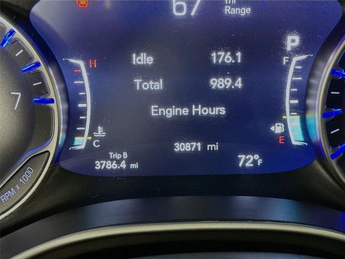 Used 2025 Chrysler Pacifica Select FWD image 19