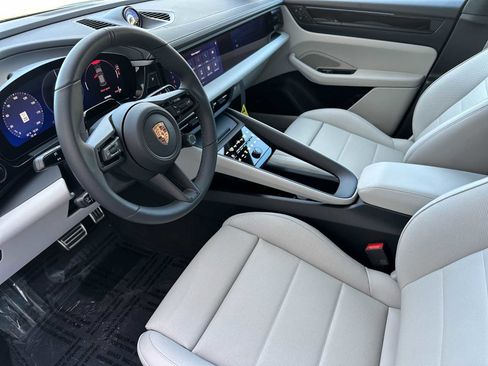 New 2026 Porsche Macan Electric image 4