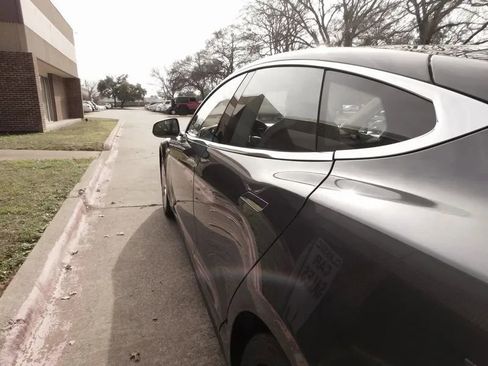 Used 2015 Tesla Model S 60 image 30