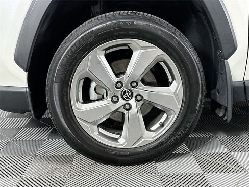 Used 2021 Toyota RAV4 XLE Premium image 33