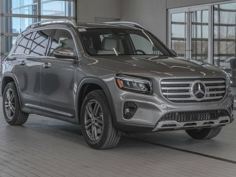 Used 2025 Mercedes-Benz GLB 250 4MATIC image 21
