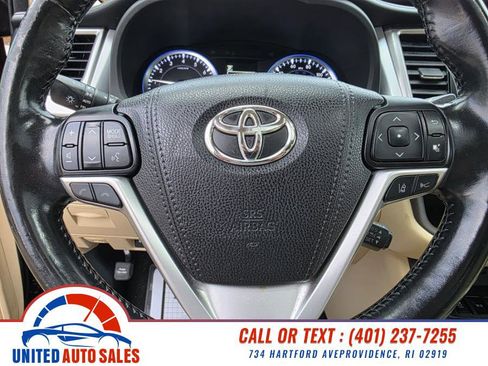 Used 2017 Toyota Highlander XLE image 18