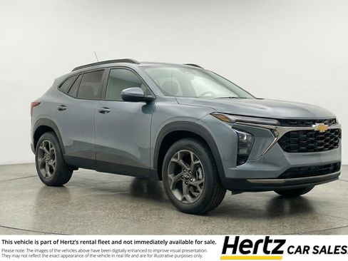 Used 2025 Chevrolet Trax LT FWD image 1