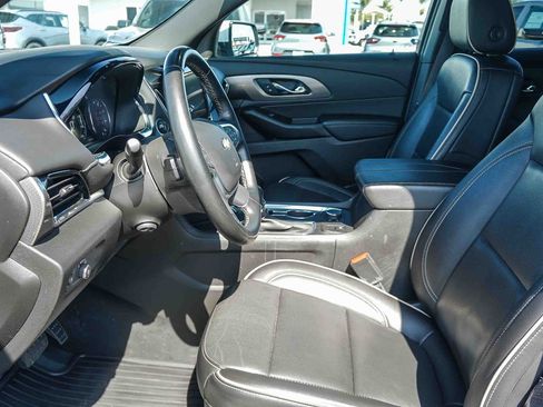 Used 2023 Chevrolet Traverse Premier FWD image 20
