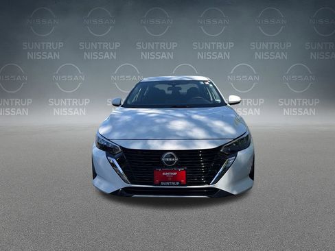 Used 2025 Nissan Sentra SV w/ Trunk Package FWD image 9