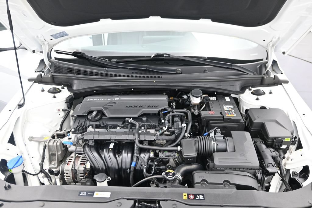 Used 2025 Hyundai Elantra Limited FWD image 15
