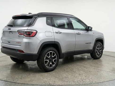 Used 2025 Jeep Compass Trailhawk image 9