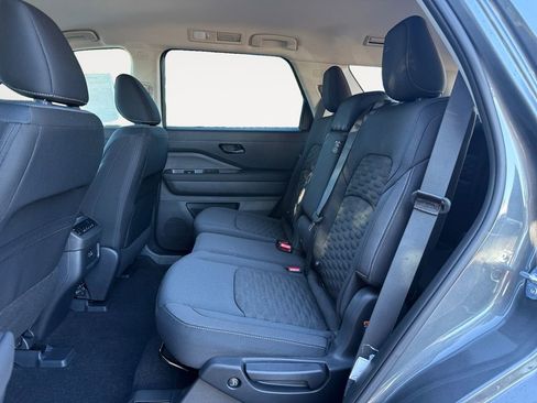 New 2025 Nissan Pathfinder SV image 13