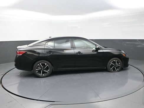 Used 2024 Nissan Sentra SV FWD image 9