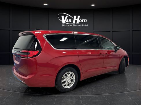 New 2026 Chrysler Pacifica Select FWD image 3