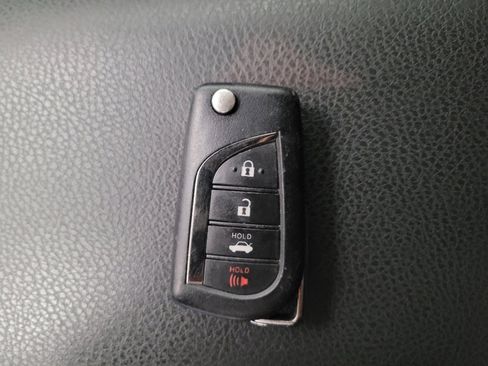 Used 2022 Toyota Camry SE FWD image 32
