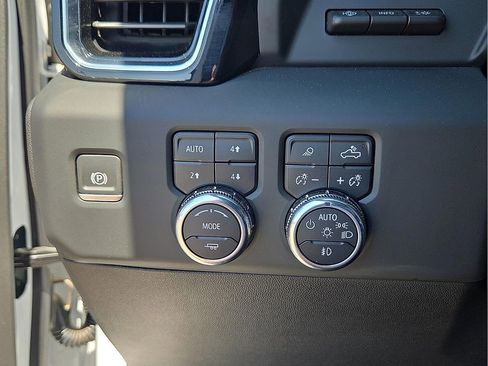 Used 2024 GMC Sierra 2500 Denali Ultimate AWD/4WD image 17