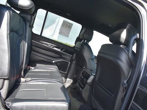 Used 2022 Jeep Wagoneer Series III AWD/4WD image 19