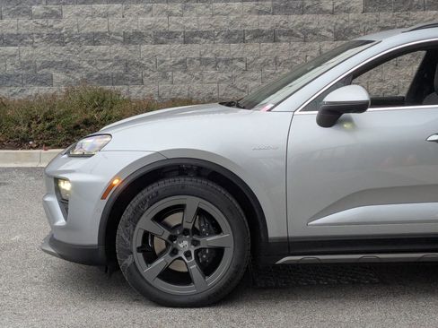 New 2025 Porsche Macan 4 Electric image 11