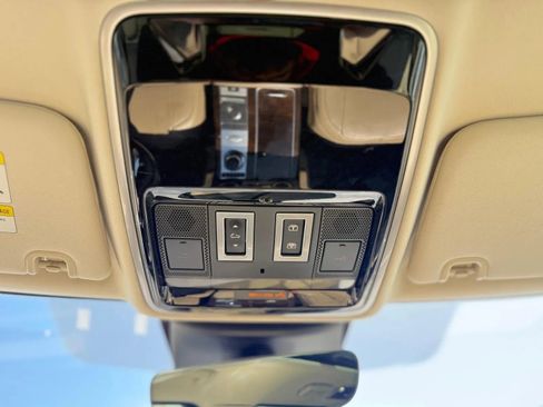 Used 2018 Land Rover Range Rover Supercharged image 17