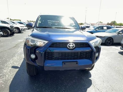 Used 2016 Toyota 4Runner SR5 AWD/4WD image 3