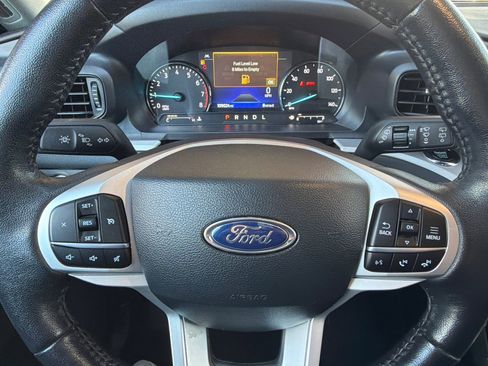 Used 2023 Ford Explorer XLT image 24