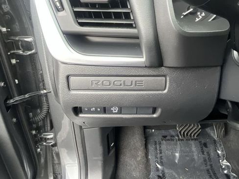 Used 2024 Nissan Rogue S image 22