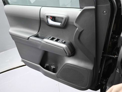 Used 2023 Toyota Tacoma TRD Off-Road image 11