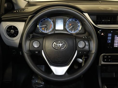 Used 2017 Toyota Corolla LE FWD image 7