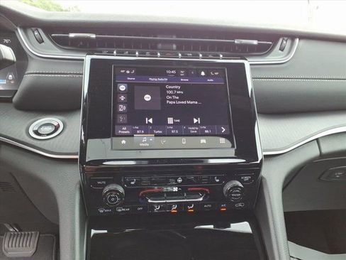 New 2025 Jeep Grand Cherokee L Altitude image 16