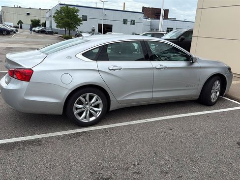 Used 2017 Chevrolet Impala LT w/ Convenience Package FWD image 5
