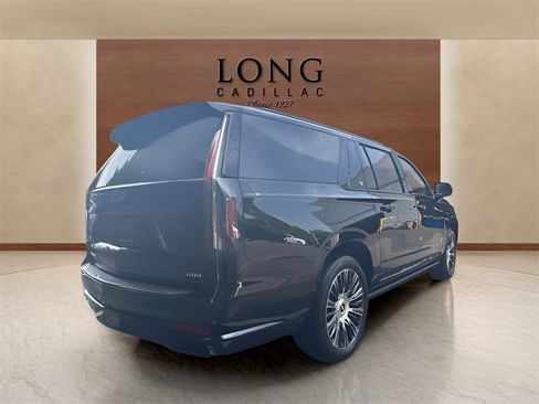 Used 2022 Cadillac Escalade ESV Sport w/ Touring Package image 5