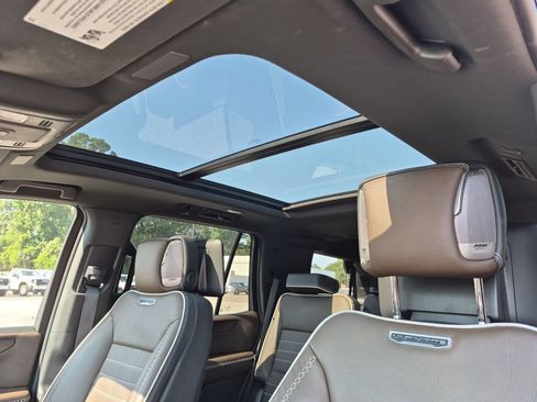 Certified 2025 GMC Yukon Denali Ultimate AWD/4WD image 19
