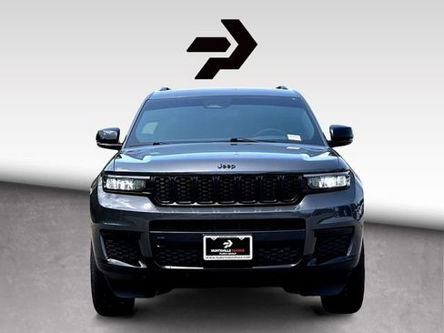 Used 2025 Jeep Grand Cherokee L Altitude RWD image 3
