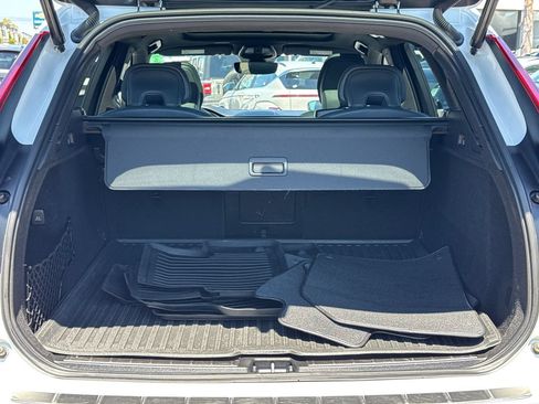 Used 2022 Volvo XC60 B6 R-Design w/ Advanced Package AWD/4WD image 10
