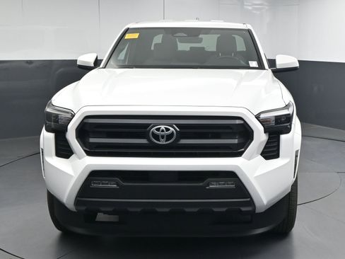 Certified 2024 Toyota Tacoma SR5 image 2