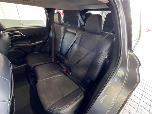 Used 2024 Mitsubishi Outlander SE FWD image 14