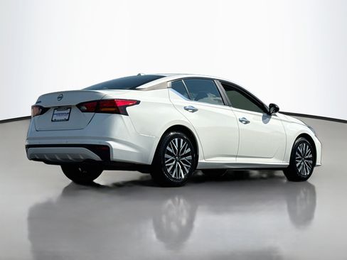 Used 2025 Nissan Altima 2.5 SV FWD image 7