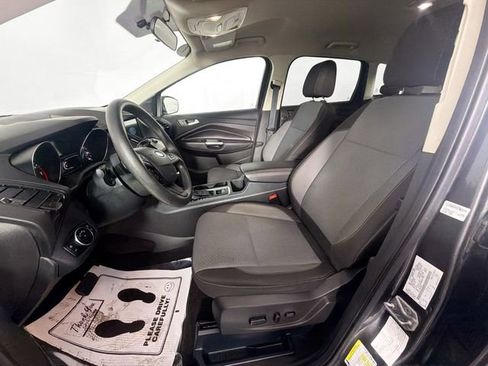 Used 2017 Ford Escape SE w/ Equipment Group 201A FWD image 19